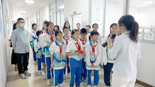 研发参观2.jpg
